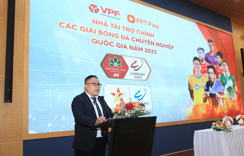 2012 - VPF vào điều hành giải đấu V-League