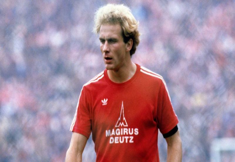Karl-Heinz Corbell là cầu thủ chơi nhiều trận nhất giải Bundesliga