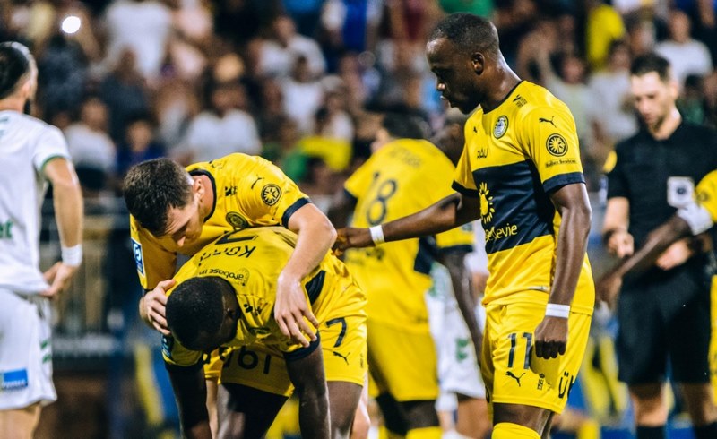 Điều kiện để các đội bóng tham dự Ligue 2 là phải đăng ký xếp lịch thi đấu