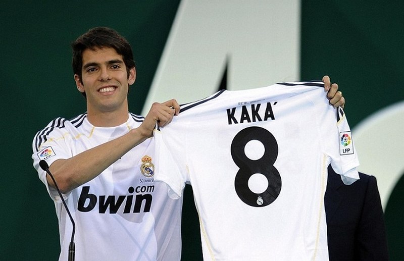Năm 2013 Kaka quay trở lại đầu quân cho AC Milan
