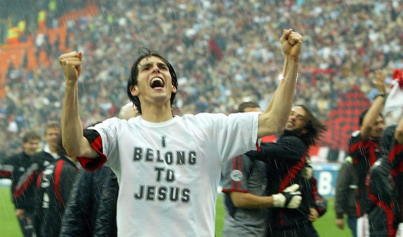 Số áo của Kaka khi thi đấu cho CLB AC Milan là số 5