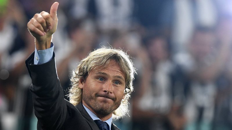  Nedved được chuyển nhượng đến câu lạc bộ Juventus với giá là 42 triệu Euro