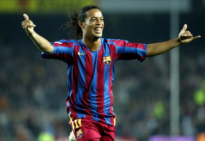  Ronaldinho đã chơi cho  CLB Gremio khi chỉ mới 18 tuổi