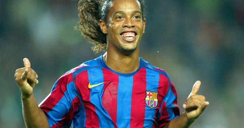 Ronaldo de Assis Moreira sinh năm 1980 là một cầu thủ bóng đá người Brazil
