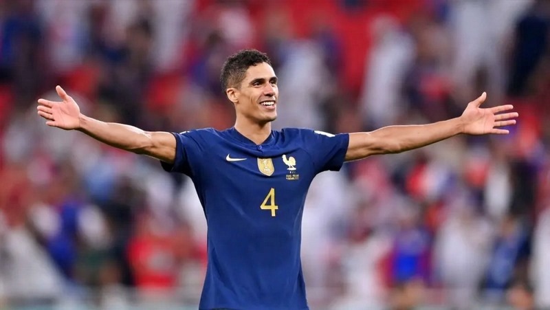 Năm 2002 Raphaël Varane đã ký kết hợp đồng với CLB Lens