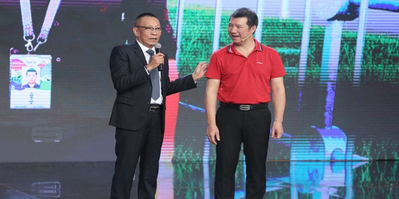 Năm 1995 BLV Quang Huy chính thức bước chân vào nghề