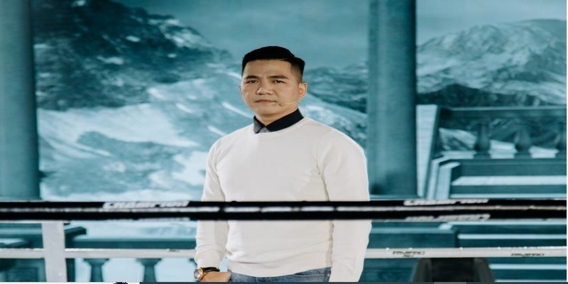 Nghe theo ý kiến của một người anh Trí Viễn đã chuyển hướng nghề nghiệp