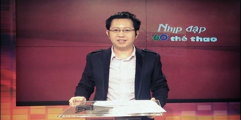 Việt Khuê bén duyên với World năm 2006 với vai trò BLV