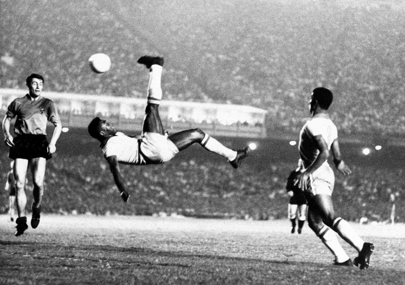 Chưa có cầu thủ nào chạm tay vào chức vô địch WC nhiều như Pele