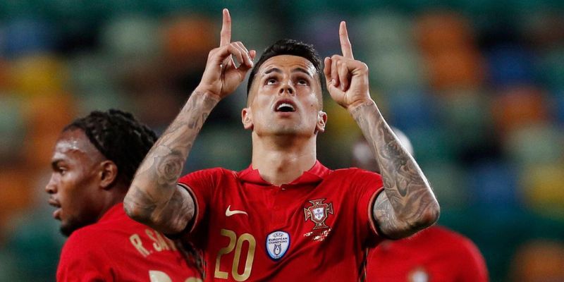 Số áo Cancelo chính thức có mặt trên sân bóng từ năm 14 tuổi