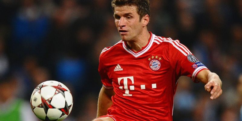 Số áo Muller bắt đầu sự nghiệp thi đấu chuyên nghiệp tại Bayern Munich