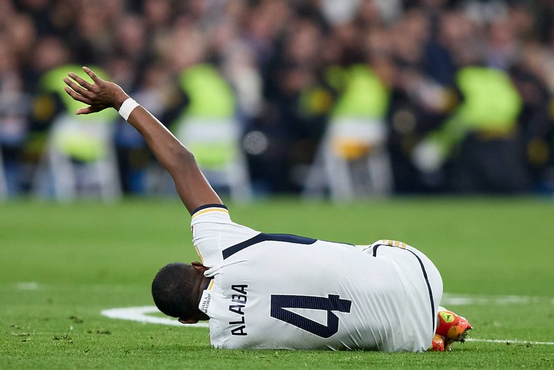 Số áo Alaba nổi bật là số 4 trong đội hình Real Madrid