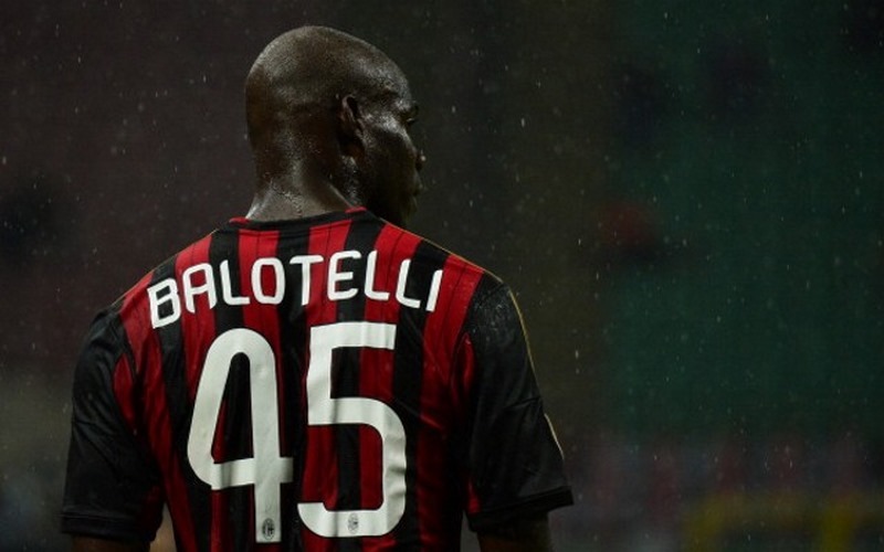 Balotelli khoác trên người số áo 45 khi chơi cho đội bóng Liverpool