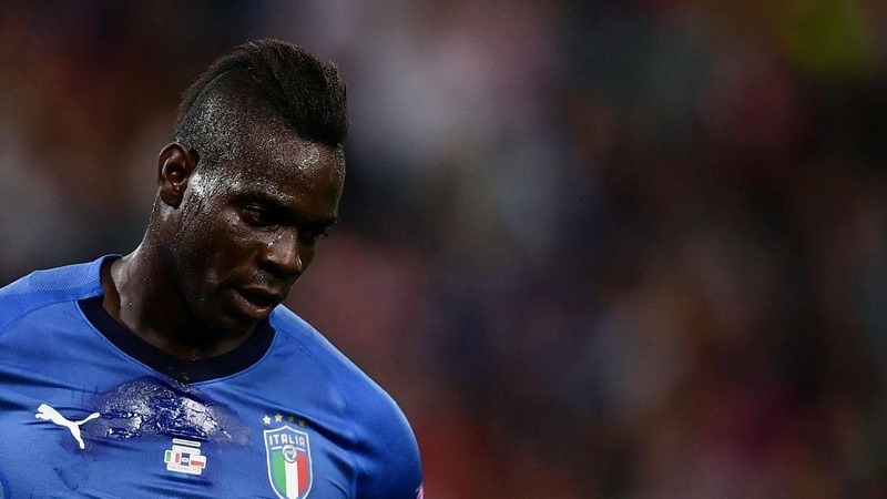 Số áo Balotelli khi chơi cho CLB Manchester City là số 7