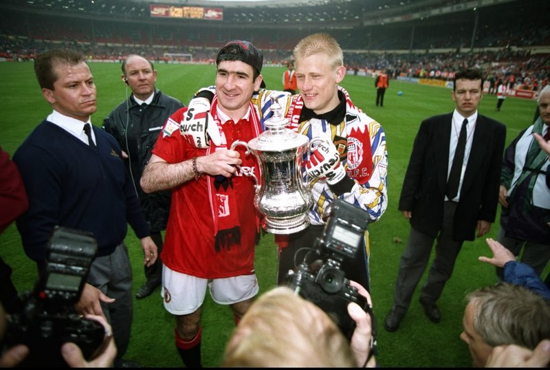 Cantona sở hữu phong cách tấn công mạnh mẽ và dứt khoát trên sân cỏ