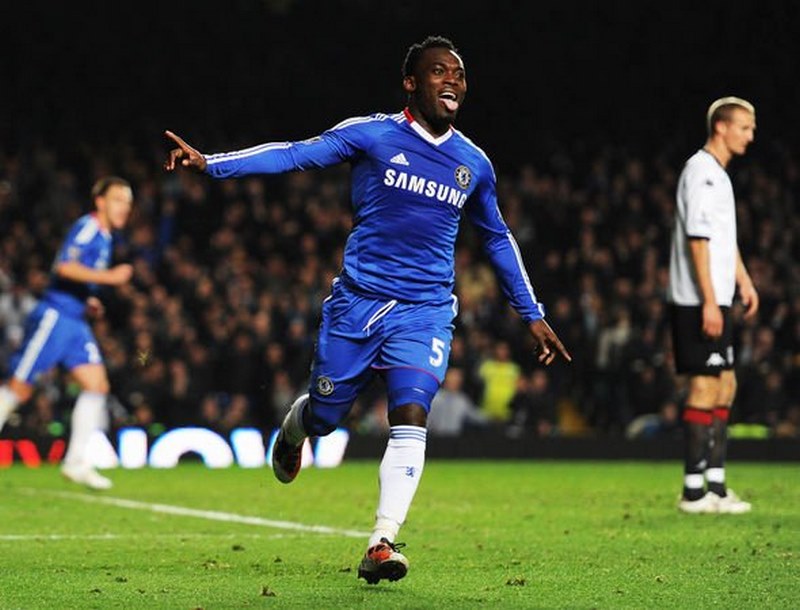 05 là số áo Essien lựa chọn khi đầu quân cho Chelsea