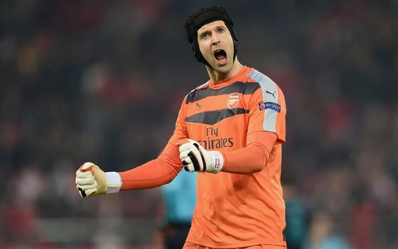 Số áo Peter Cech khi chơi cho câu lạc bộ Chelsea là 33