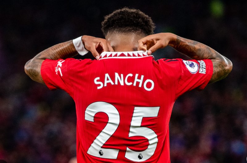 Số áo Sancho khi thi đấu tại Quỷ đỏ là 25