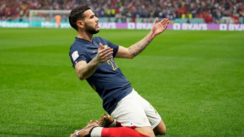 Số áo Theo Hernandez đã chứng kiến nhiều chức vô địch danh giá